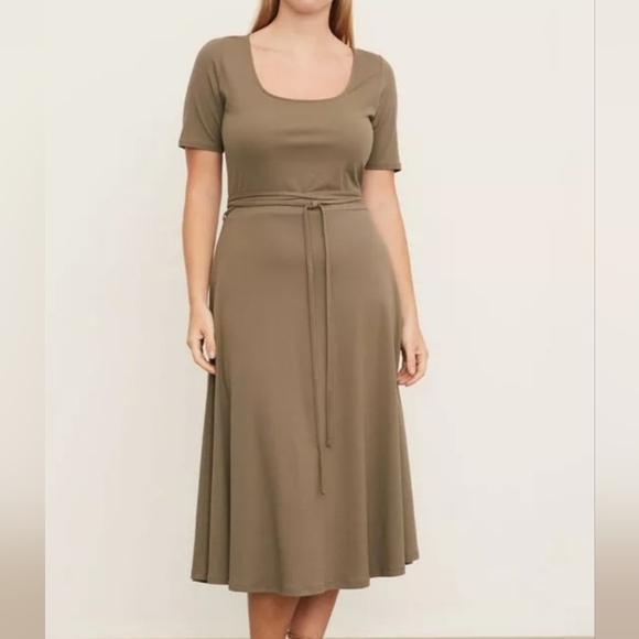 NWT Vince Olive Short Sleeve Square Neck Midi Dress. Womens Size 2X - Picture 10 of 11